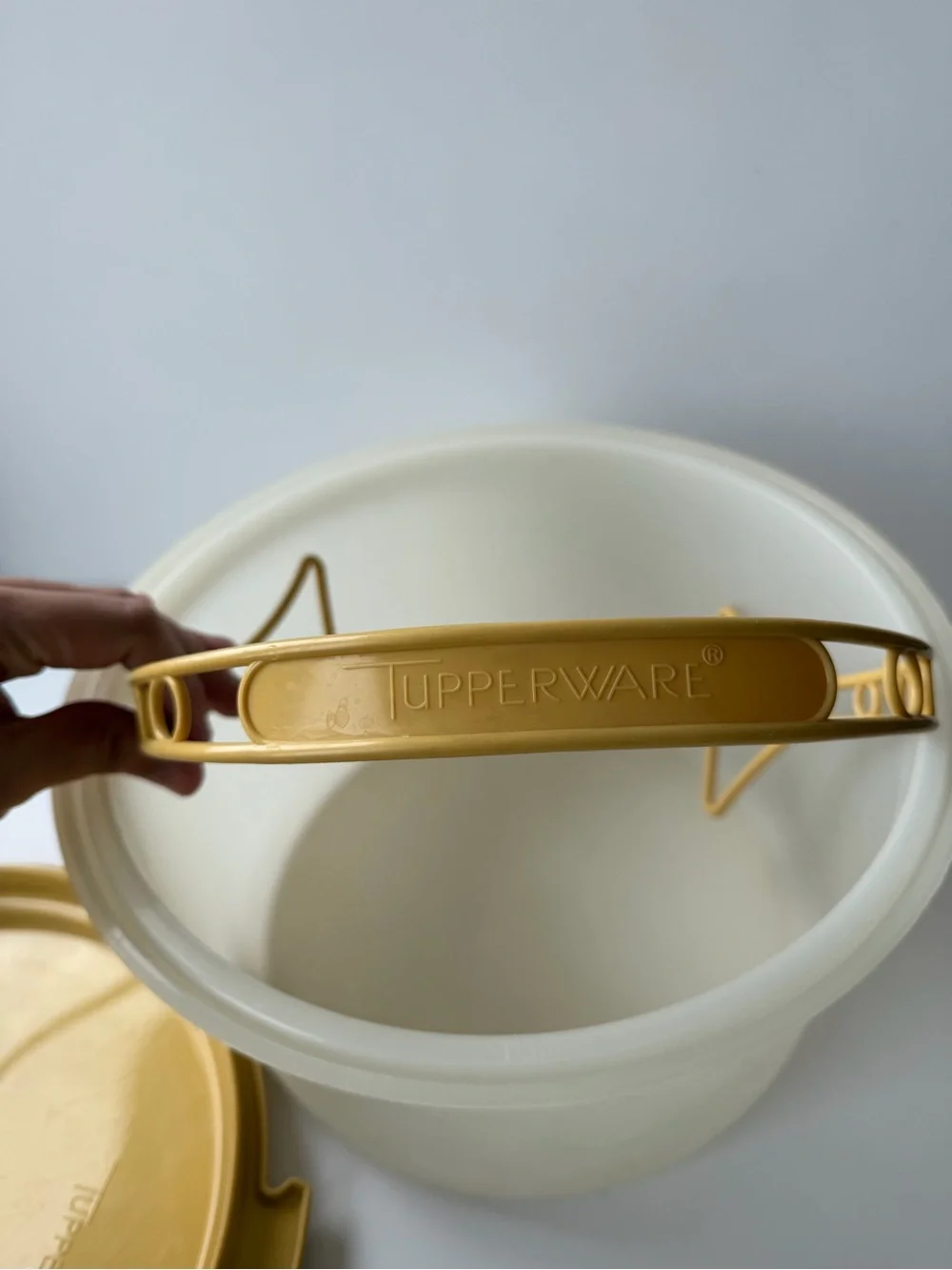 Vintage Tupperware 2-Layer Cake Taker with Yellow Base & Carry Handle.